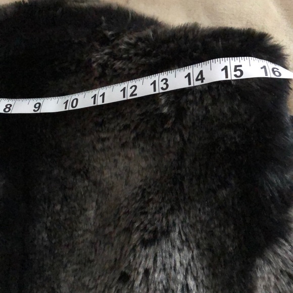 Beautiful fur vest - Picture 8 of 8